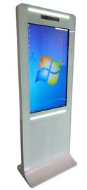 El soporte 43" del quiosco de la pantalla LCD táctil del infrarrojo del banco 10 con el LED raya la decoración