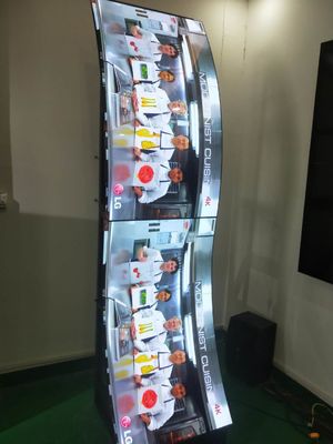 OLED 55&quot; soporte del piso de 1920x1080 400cd/m2 que hace publicidad del jugador