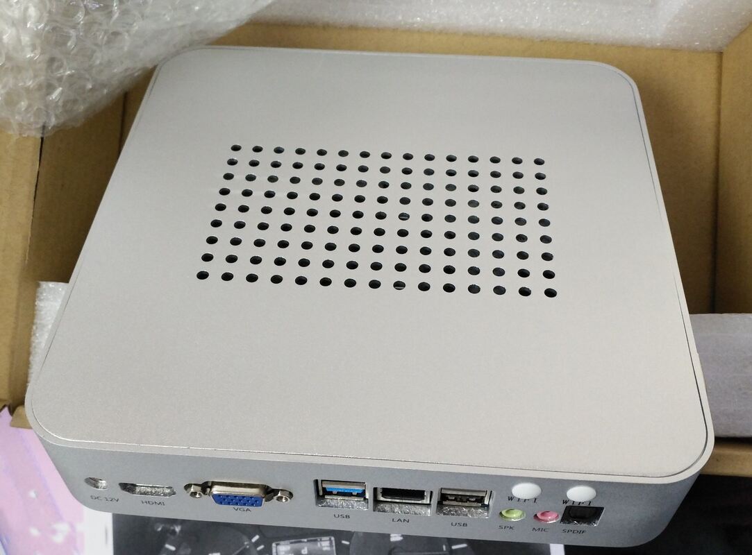 Señalización digital multitáctil con resolución de 1920 x 1080, que ofrece una precisión táctil de 2 mm y un amplio ángulo de visión de 178 grados para una experiencia de usuario mejorada