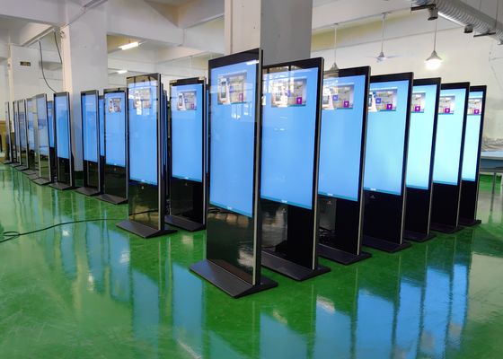 Iphone formó el piso que colocaba el LCD que hacía publicidad del quiosco del tótem de la señalización de Digitaces